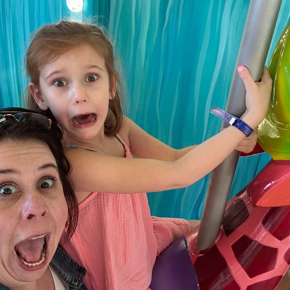 Hi I'm MelJoy....I love to shop and treasure hunt...so you don't have to! - Picture 8 of 11